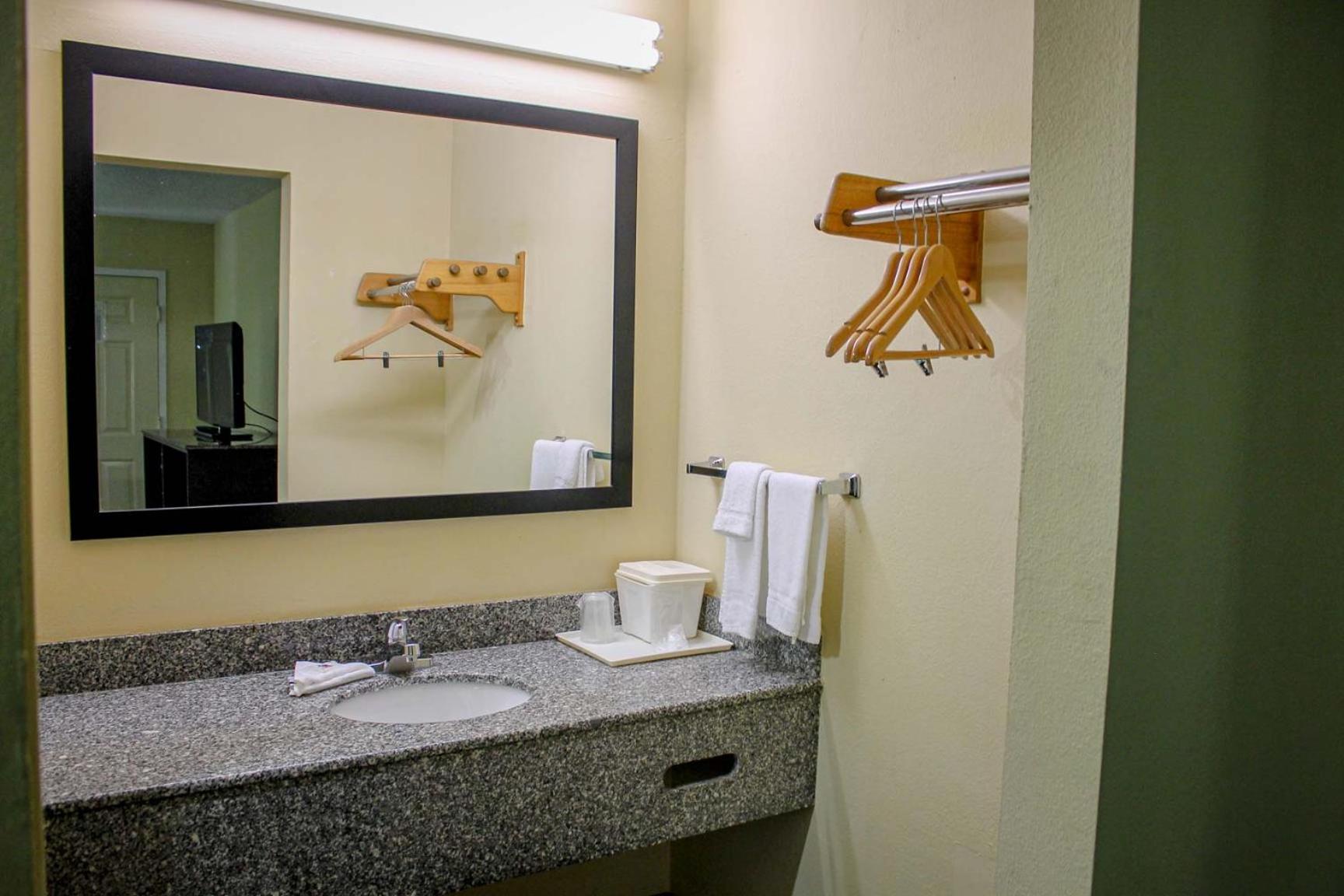 Motel 6 Knoxville, Tn - East Exterior photo